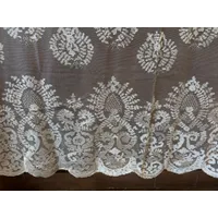 MANTILLA BEIGE ANTIGUA BORDADA A MANO