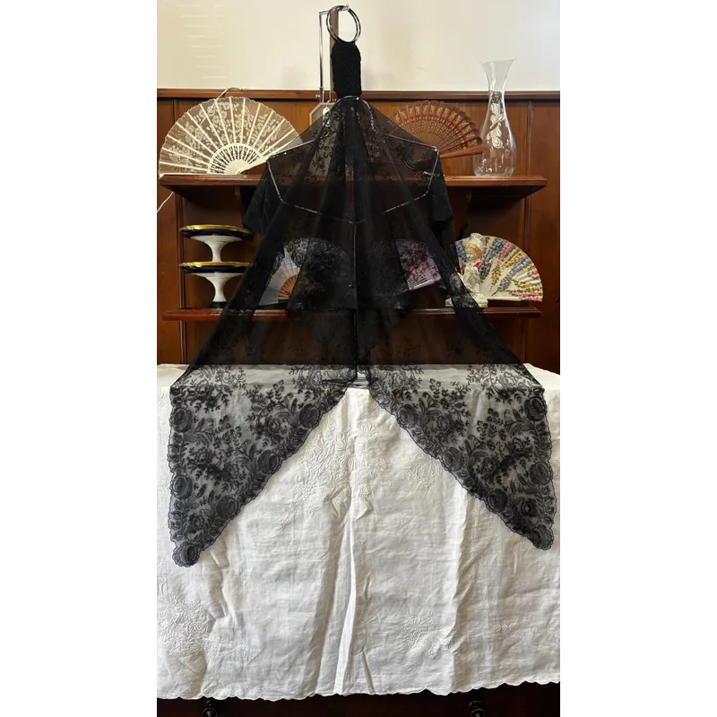 Mantilla Carola