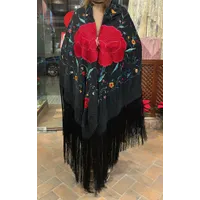 Mantón negro flores rojas