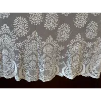 MANTILLA BEIGE BORDADA A MANO DE GRANADA