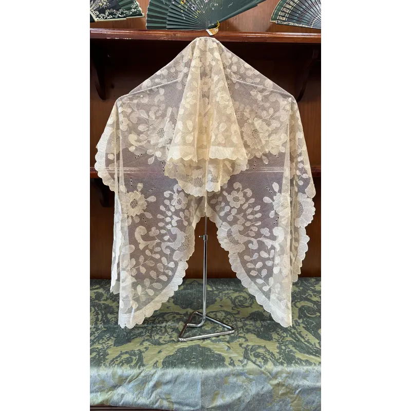 MANTILLA VESTALIA