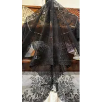 Mantilla Carola