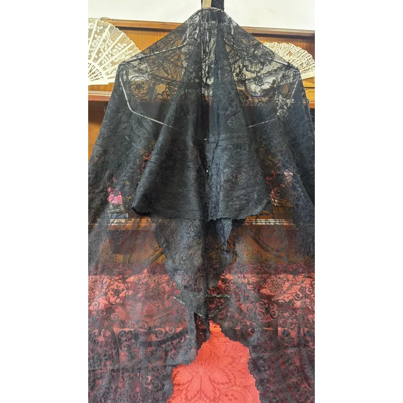 Mantilla Cantillana noche