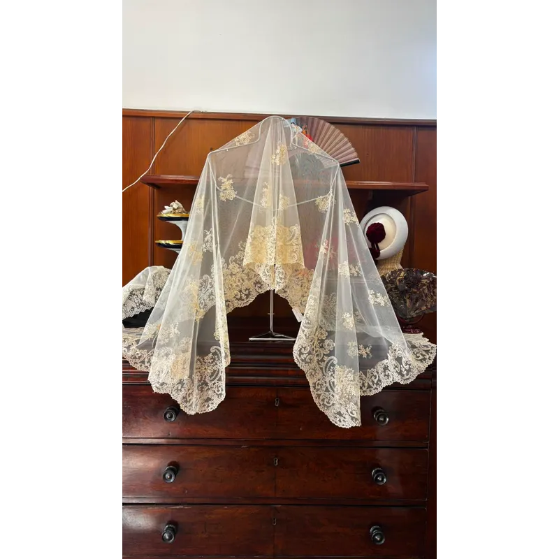 MANTILLA ECLIPSE