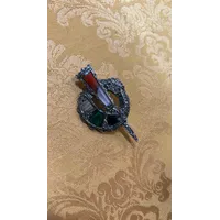 BROCHE DE PLATA Y PIEDRAS CHECAS