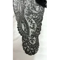 MANTILLA NEGRA TRES PICOS VAYEUX