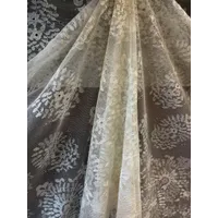 MANTILLA BEIGE BORDADA A MANO DE GRANADA