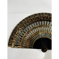 ABANICO NEGRO Y DORADO CALADO