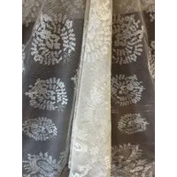 MANTILLA BEIGE ANTIGUA BORDADA A MANO