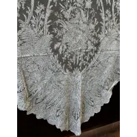 MANTILLA BEIGE TRES PICOS ANTIGUA MAQUINA