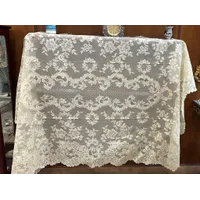 MANTILLA RECTANGULAR BEIGE DE ALENçON